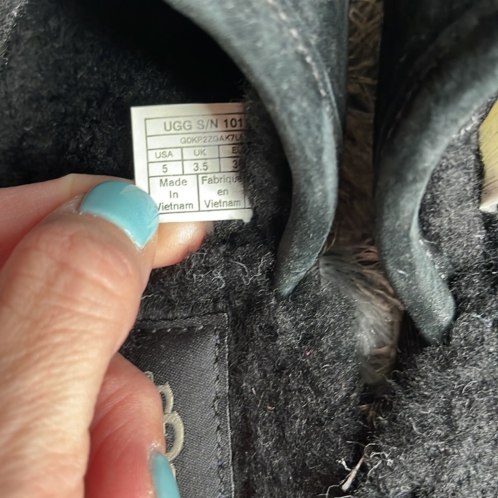 Ugg Slipper - Picture 7 of 11